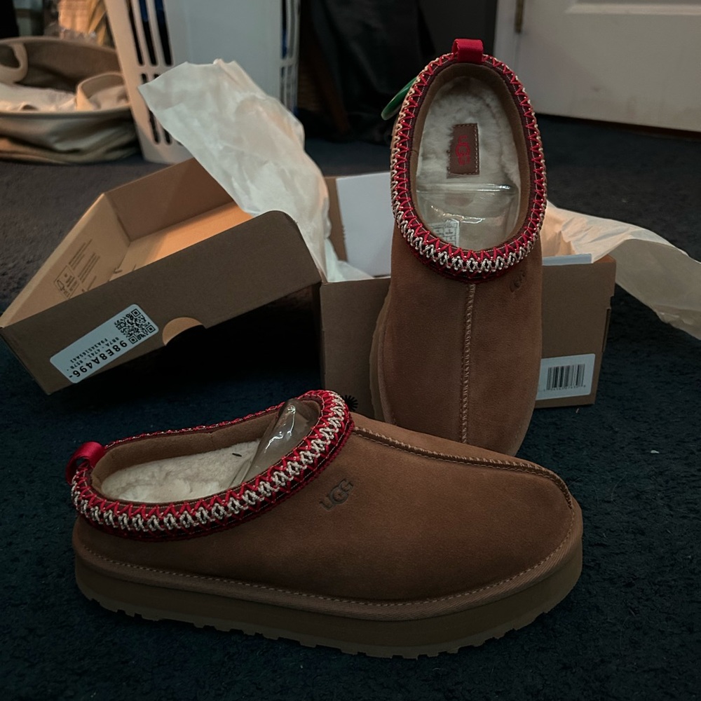Holiday UGG Chestnut Tasman Regenerate Slippers
